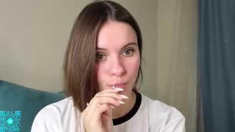 Chloe for Fan BlackHole online show from October 25, 5:40 pm