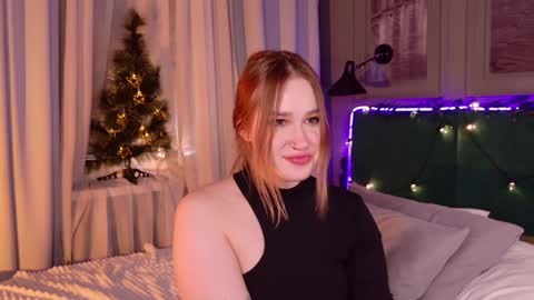 Snapshot of lori_mason chatting on December 15, 10:47 pm Lori online show from December 15, 10:47 pm