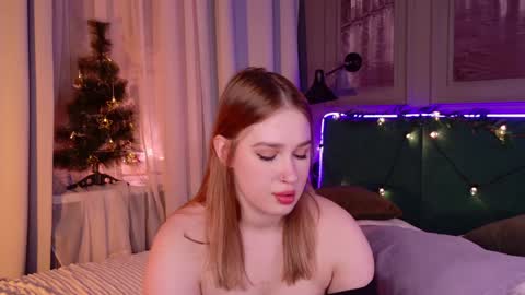 Snapshot of lori_mason chatting on December 21, 8:10 pm Lori online show from December 21, 8:10 pm