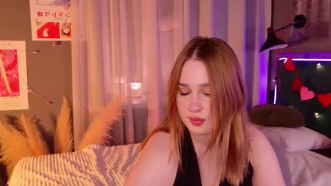 Snapshot of lori_mason chatting on February 13, 9:38 pm Lori online show from February 13, 9:38 pm