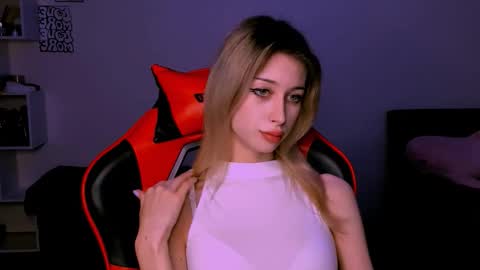 Lori online show from October 17, 6:21 pm