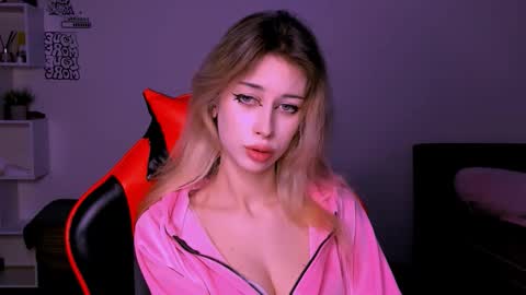 Lori online show from October 23, 7:34 pm