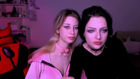 Lori online show from November 4, 9:03 pm