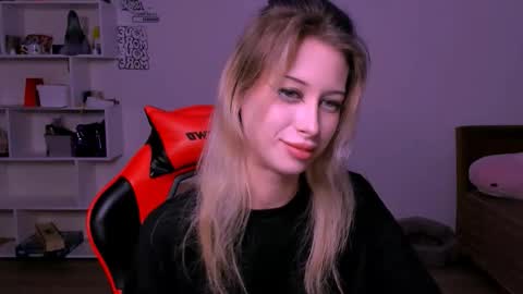 Lori online show from November 9, 6:17 pm