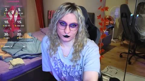 Lori -----------------------------------    online show from November 13, 1:43 pm