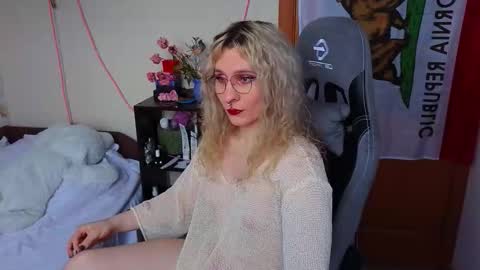 Lori -----------------------------------    online show from March 5, 2:24 pm