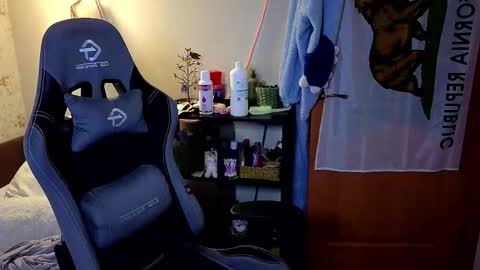 Lori -----------------------------------    online show from March 25, 4:35 pm