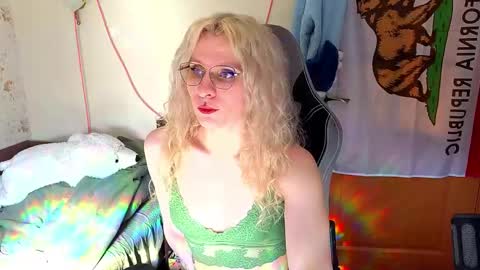 Snapshot of lori_myaf chatting on April 2, 1:20 pm Lori ----------------------------------- online show from April 2, 1:20 pm