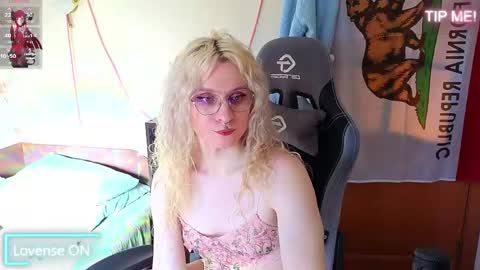 Snapshot of lori_myaf chatting on April 8, 1:44 pm Lori ----------------------------------- online show from April 8, 1:44 pm
