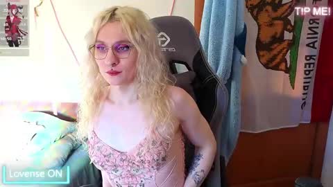 Snapshot of lori_myaf chatting on April 9, 2:11 pm Lori ----------------------------------- online show from April 9, 2:11 pm