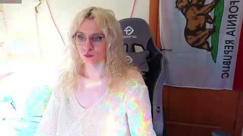 Snapshot of lori_myaf chatting on April 10, 2:11 pm Lori ----------------------------------- online show from April 10, 2:11 pm