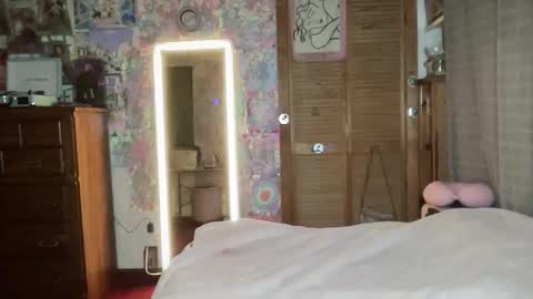 Snapshot of lorikane chatting on March 16, 1:11 am Lorelai Kane online show from March 16, 1:11 am