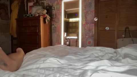 Snapshot of lorikane chatting on April 20, 7:59 pm Lorelai Kane online show from April 20, 7:59 pm