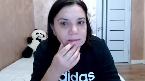 LorraGrey online show from February 4, 7:03 am