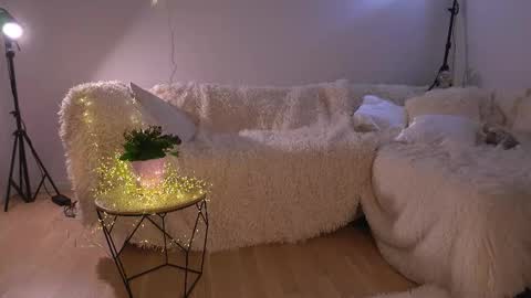 Snapshot of lorrie_love_story chatting on February 20, 9:32 am Lorrie online show from February 20, 9:32 am