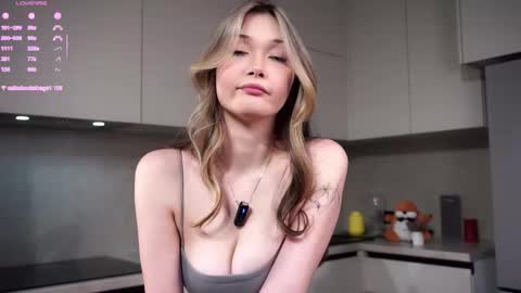 Snapshot of lost_mymind chatting on September 25, 12:42 pm Jess online show from September 25, 12:42 pm