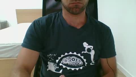 Snapshot of lostimidos chatting on August 4, 9:45 am Los timidos online show from August 4, 9:45 am