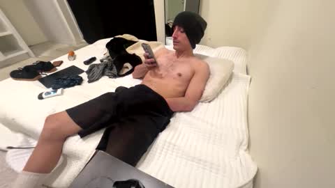 Snapshot of lostpuppyboy chatting on December 15, 8:18 am lostpuppyboy online show from December 15, 8:18 am