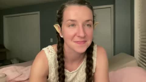 Snapshot of lothlori chatting on March 15, 1:22 am lothlori online show from March 15, 1:22 am