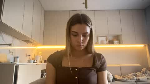 Snapshot of louannkorth chatting on June 5, 1:28 pm Bella online show from June 5, 1:28 pm