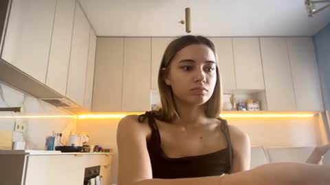 Snapshot of louannkorth chatting on June 12, 6:12 am Bella online show from June 12, 6:12 am
