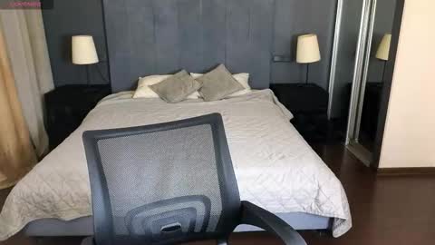 louie_evans online show from September 21, 9:05 pm