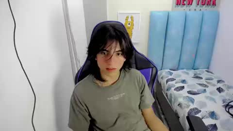 Snapshot of louis_baltazar chatting on September 17, 1:13 pm louis_baltazar online show from September 17, 1:13 pm