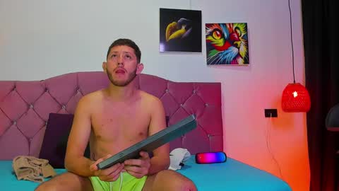 Snapshot of louis_bcasta1 chatting on February 5, 11:02 am OF louis bcasta1 online show from February 5, 11:02 am