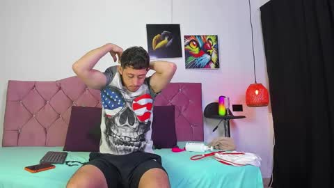 Snapshot of louis_bcasta1 chatting on February 20, 10:59 am OF louis bcasta1 online show from February 20, 10:59 am