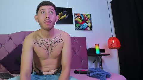 Snapshot of louis_bcasta1 chatting on March 3, 11:00 am OF louis bcasta1 online show from March 3, 11:00 am