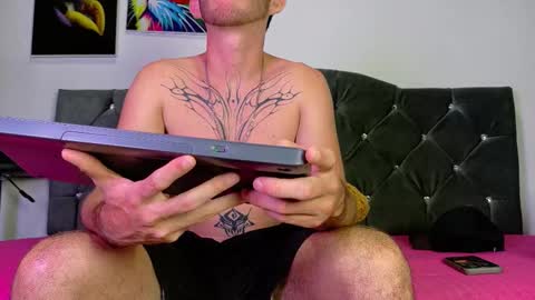 Snapshot of louis_bcasta1 chatting on October 26, 7:20 pm OF louis bcasta1 online show from October 26, 7:20 pm