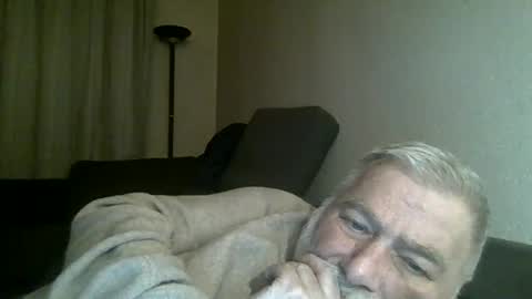 louis_chokdee online show from December 6, 6:06 pm
