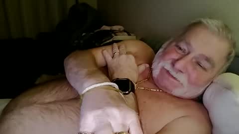 louis_chokdee online show from December 3, 6:28 pm