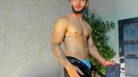 Louis online show from November 18, 10:25 pm