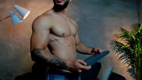 Louis online show from January 10, 3:03 pm