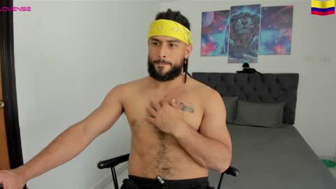 louis_marley_ online show from December 18, 5:10 pm