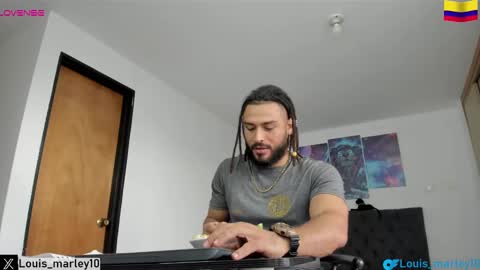 louis_marley_ online show from February 26, 10:09 pm