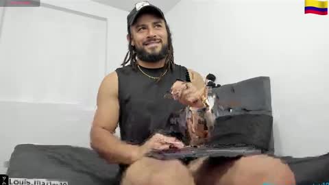 louis_marley_ online show from May 12, 5:10 pm