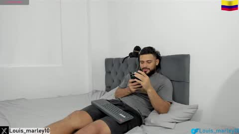 louis_marley_ online show from May 29, 3:10 pm