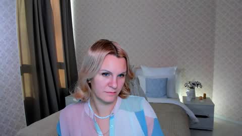 Snapshot of louisa_bay chatting on December 13, 11:23 am Louisa online show from December 13, 11:23 am