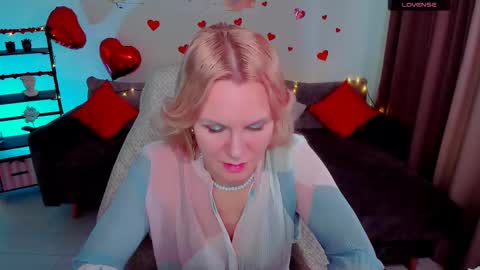 Snapshot of louisa_bay chatting on February 11, 8:05 am Louisa online show from February 11, 8:05 am