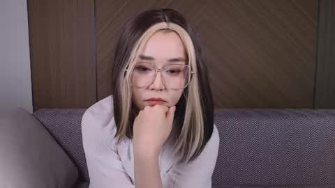 Snapshot of louisakim_ chatting on May 26, 7:54 pm Kim online show from May 26, 7:54 pm