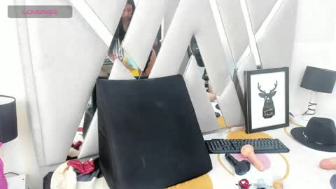 louise_taylorr online show from January 22, 10:15 pm