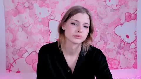 LouiseKane online show from July 19, 4:22 pm