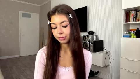 Snapshot of louiswawrzyniak chatting on March 19, 9:24 am Flora online show from March 19, 9:24 am