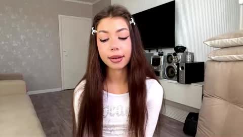 Snapshot of louiswawrzyniak chatting on March 21, 7:13 am Flora online show from March 21, 7:13 am