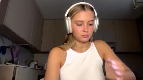 Snapshot of lourapimenta chatting on March 5, 1:40 pm Eliza online show from March 5, 1:40 pm