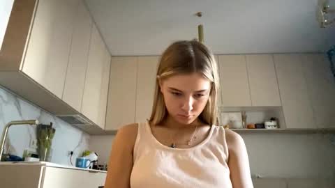 Snapshot of lourapimenta chatting on March 15, 5:57 am Eliza online show from March 15, 5:57 am