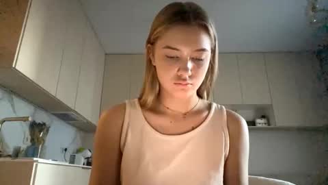 Snapshot of lourapimenta chatting on March 30, 4:13 am Eliza online show from March 30, 4:13 am