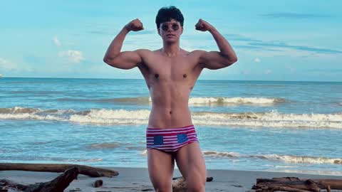 Snapshot of loushd chatting on April 4, 1:26 am Lous HD online show from April 4, 1:26 am